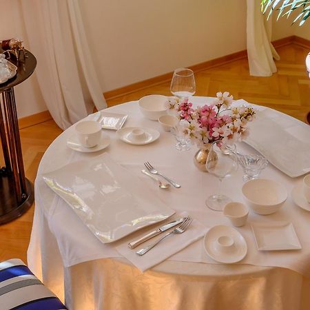 Palace Schoen Milesi - Esense Of Prestige - Private Pool - Free Parking - Old Money Style Luxury Rooms - Walking Distance To The Old Town, The Beach And All Amenities - Buralux Properties Split Eksteriør billede