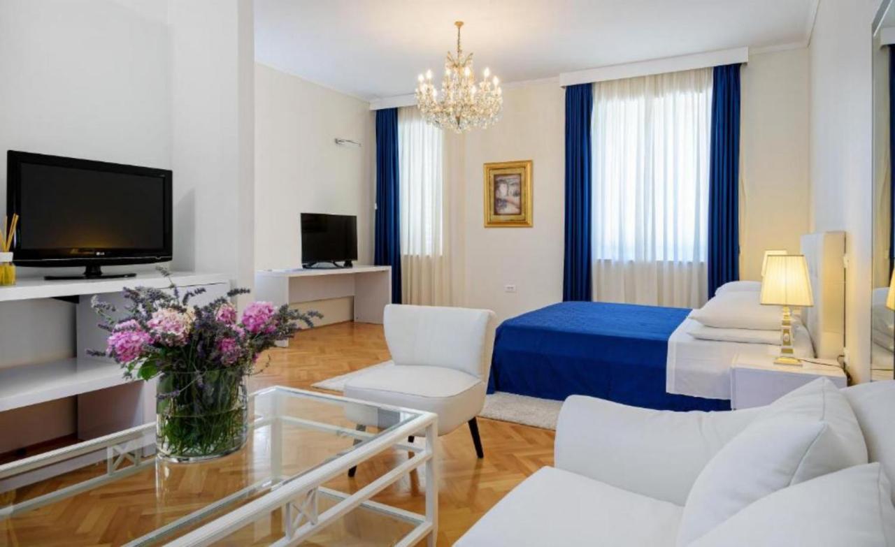 Palace Schoen Milesi - Esense Of Prestige - Private Pool - Free Parking - Old Money Style Luxury Rooms - Walking Distance To The Old Town, The Beach And All Amenities - Buralux Properties Split Eksteriør billede