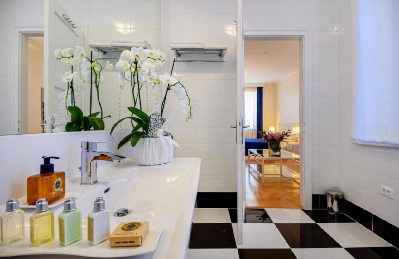 Palace Schoen Milesi - Esense Of Prestige - Private Pool - Free Parking - Old Money Style Luxury Rooms - Walking Distance To The Old Town, The Beach And All Amenities - Buralux Properties Split Eksteriør billede