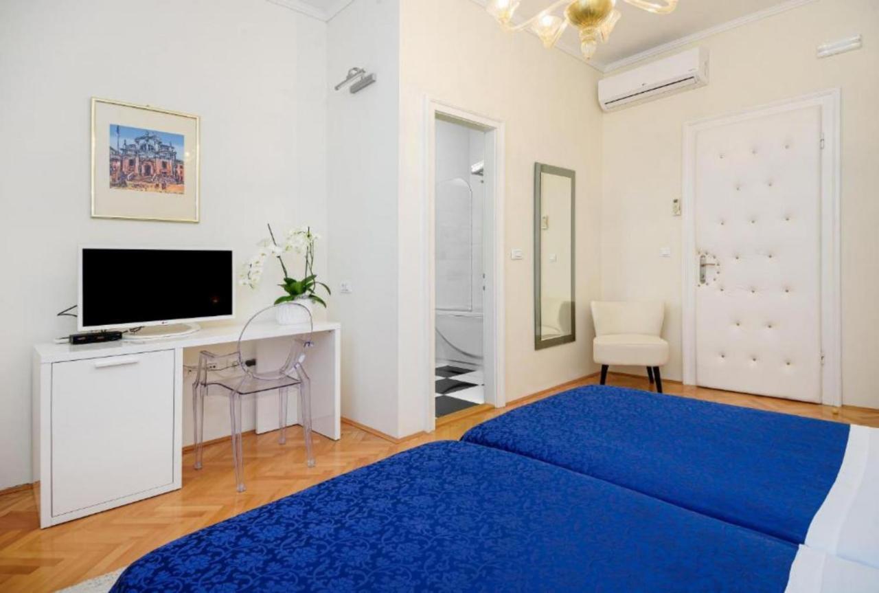 Palace Schoen Milesi - Esense Of Prestige - Private Pool - Free Parking - Old Money Style Luxury Rooms - Walking Distance To The Old Town, The Beach And All Amenities - Buralux Properties Split Eksteriør billede