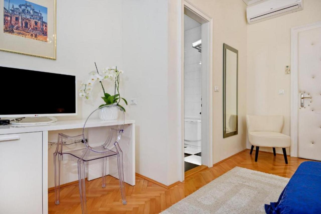 Palace Schoen Milesi - Esense Of Prestige - Private Pool - Free Parking - Old Money Style Luxury Rooms - Walking Distance To The Old Town, The Beach And All Amenities - Buralux Properties Split Eksteriør billede