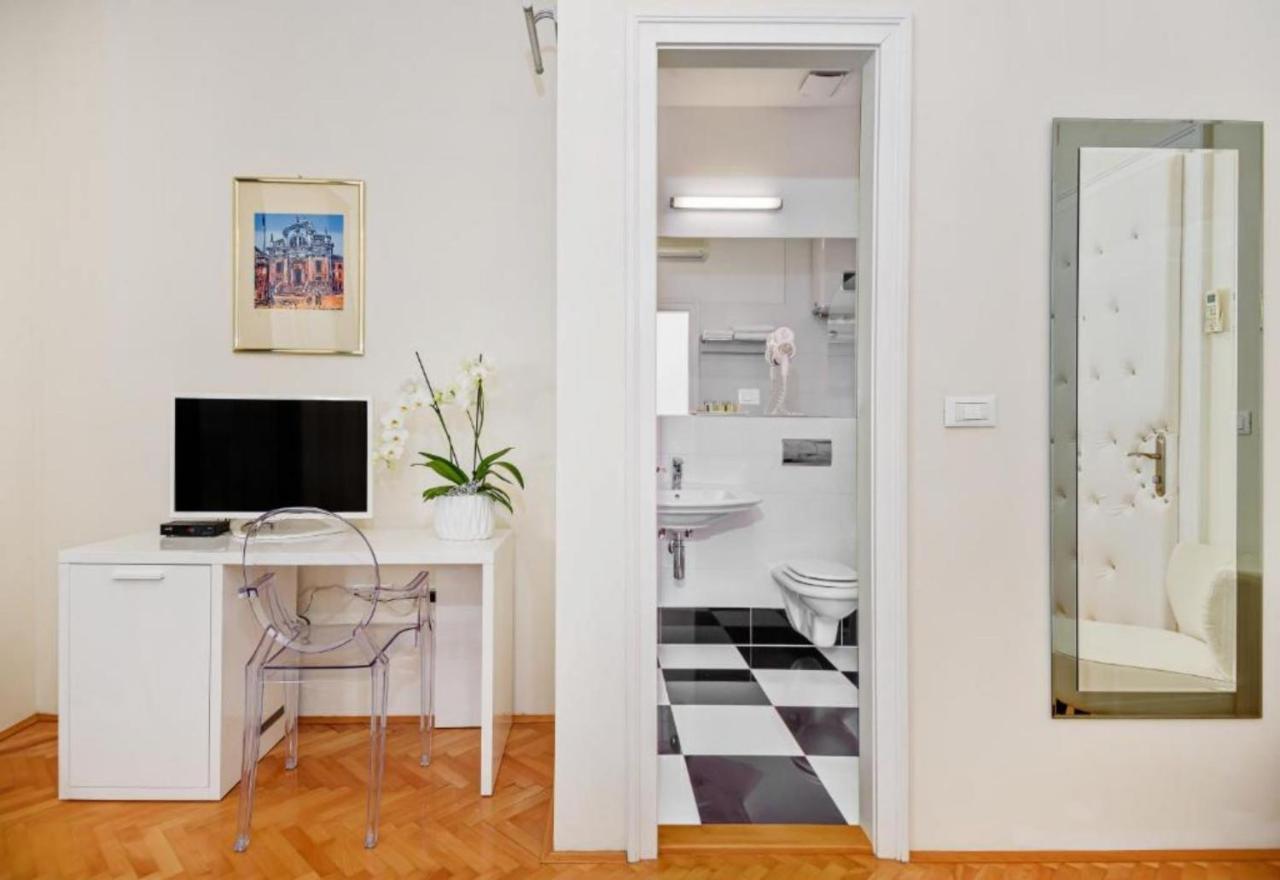 Palace Schoen Milesi - Esense Of Prestige - Private Pool - Free Parking - Old Money Style Luxury Rooms - Walking Distance To The Old Town, The Beach And All Amenities - Buralux Properties Split Eksteriør billede