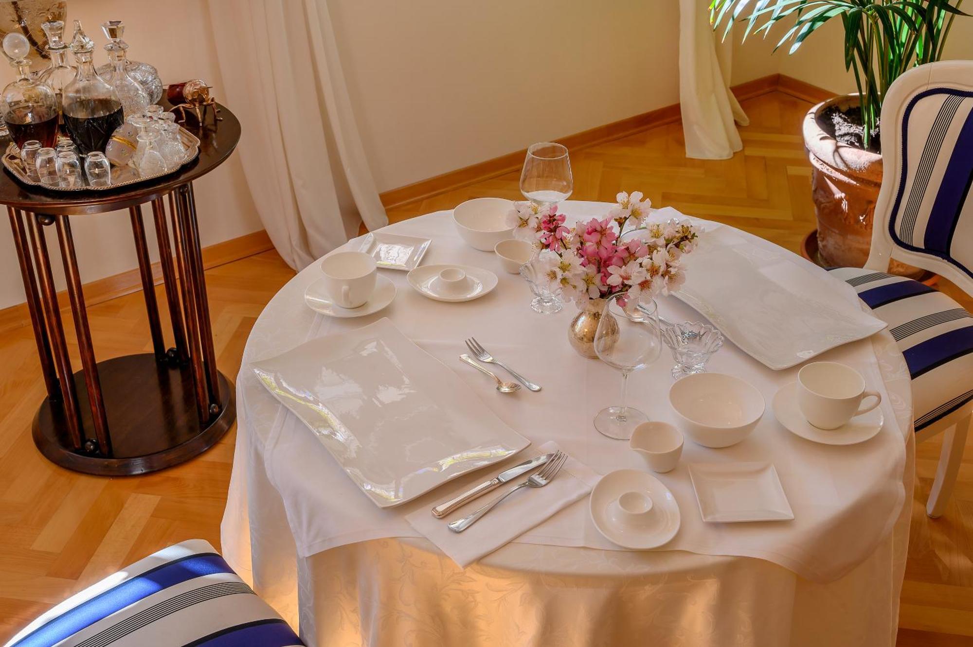 Palace Schoen Milesi - Esense Of Prestige - Private Pool - Free Parking - Old Money Style Luxury Rooms - Walking Distance To The Old Town, The Beach And All Amenities - Buralux Properties Split Eksteriør billede