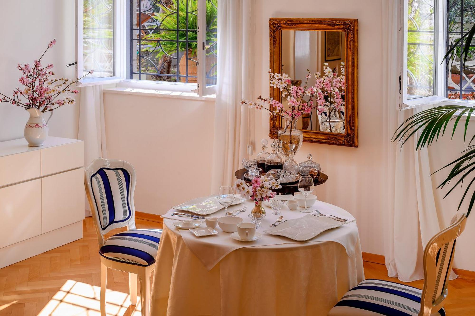 Palace Schoen Milesi - Esense Of Prestige - Private Pool - Free Parking - Old Money Style Luxury Rooms - Walking Distance To The Old Town, The Beach And All Amenities - Buralux Properties Split Eksteriør billede