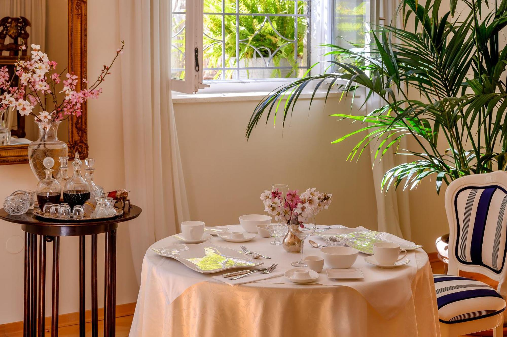 Palace Schoen Milesi - Esense Of Prestige - Private Pool - Free Parking - Old Money Style Luxury Rooms - Walking Distance To The Old Town, The Beach And All Amenities - Buralux Properties Split Eksteriør billede